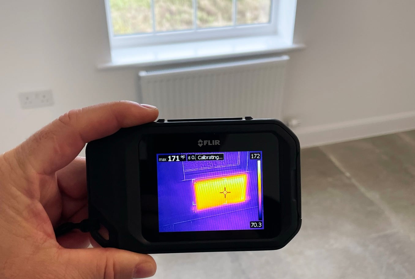 professional-snagger-using-thermal-camera Professional Snagger using thermal imaging camera